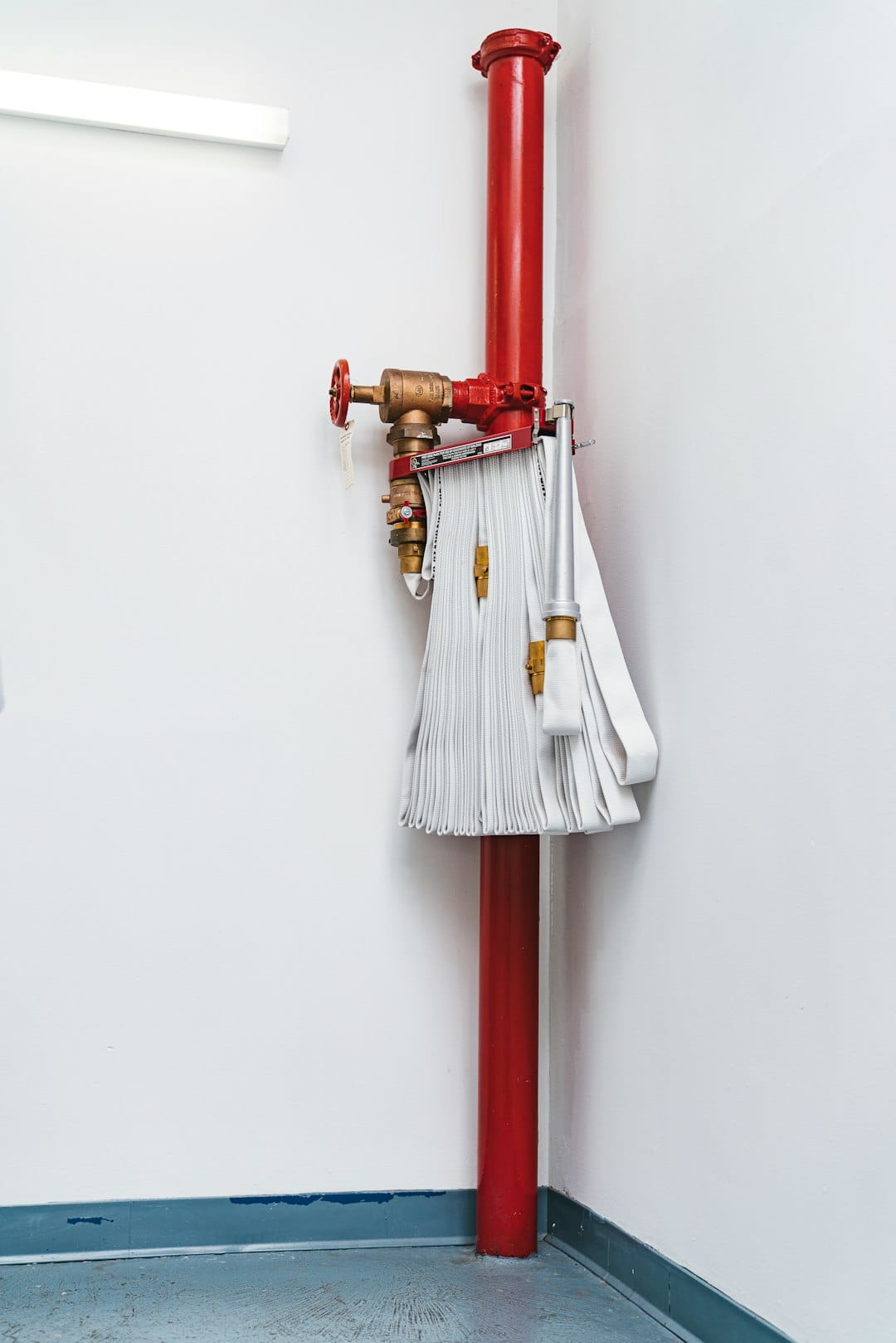 white-fire-hose-fcnfgltjete